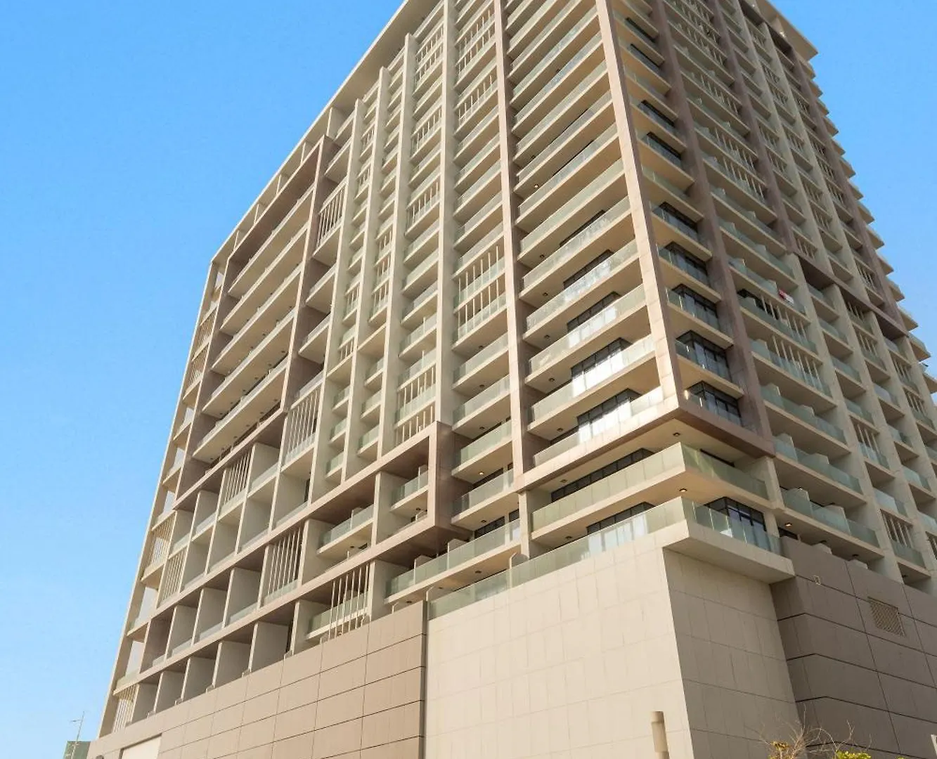 Lakeside Luxury Living In Al Maryah Island Abu Dhabi 0*,