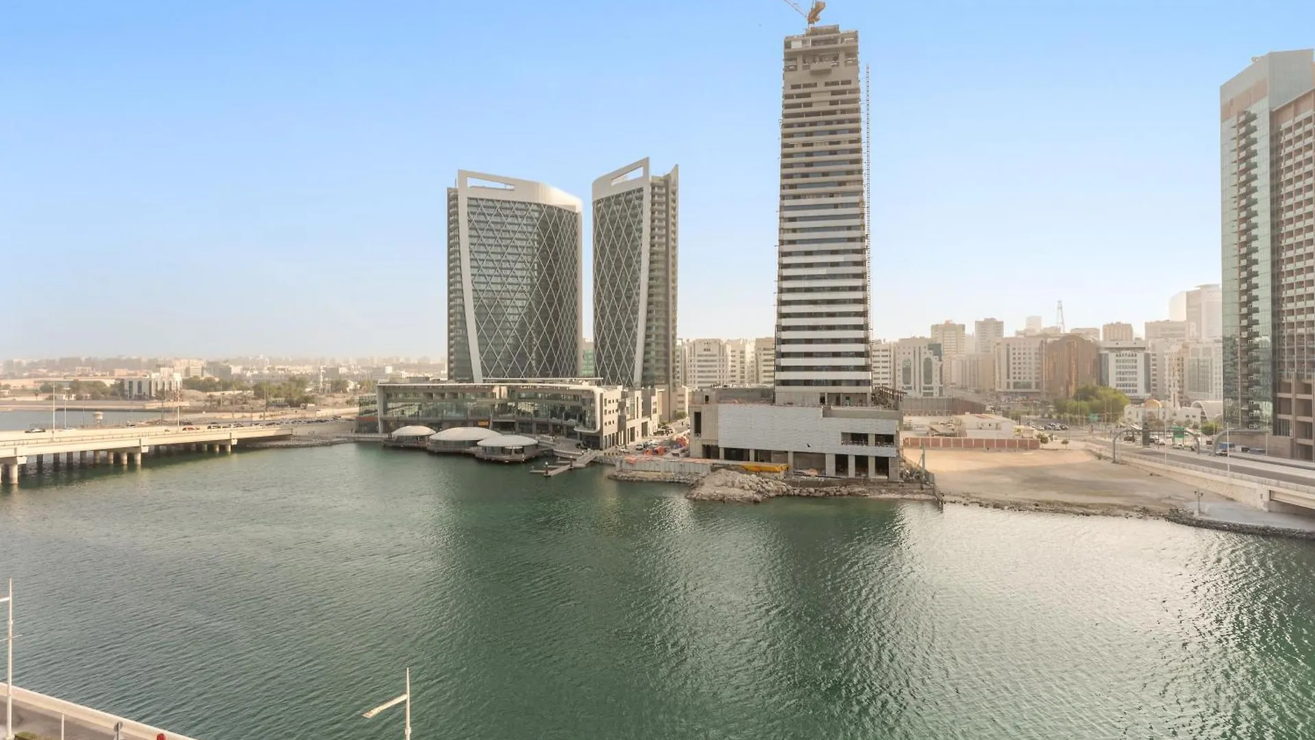 Lakeside Luxury Living In Al Maryah Island Abu Dhabi Lejlighed