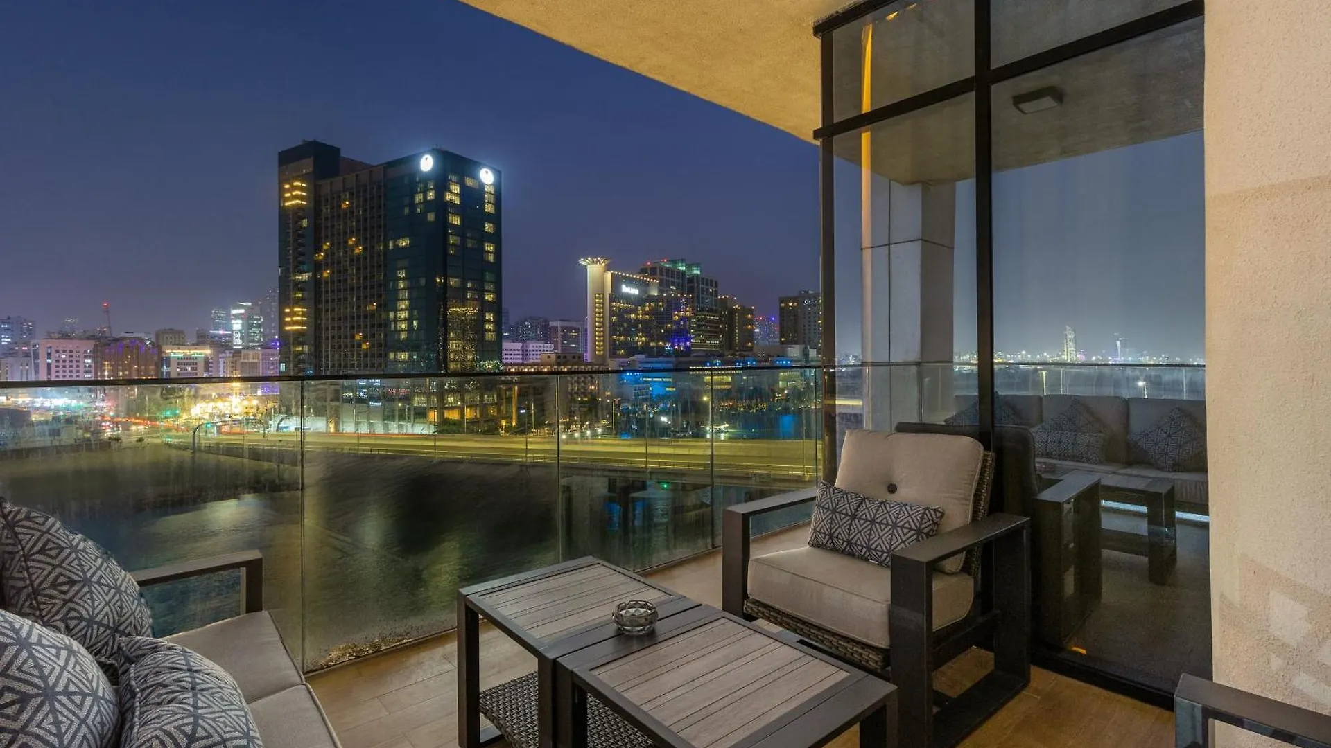 Lakeside Luxury Living In Al Maryah Island Abu Dhabi Lejlighed